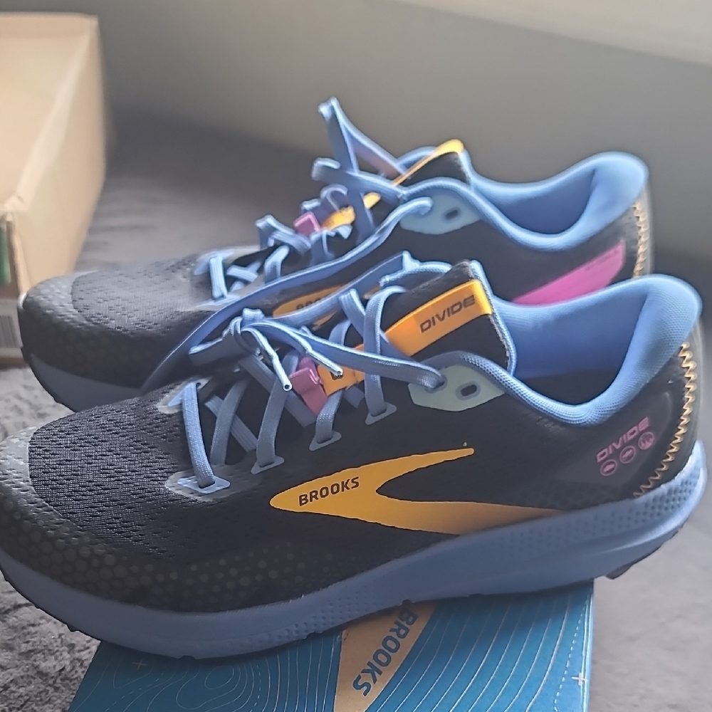 Brooks Divide Shoes - Black, Blue, and Yellow
